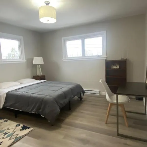Private Room Lakeview House- Westmount, hotel v destinaci Moncton