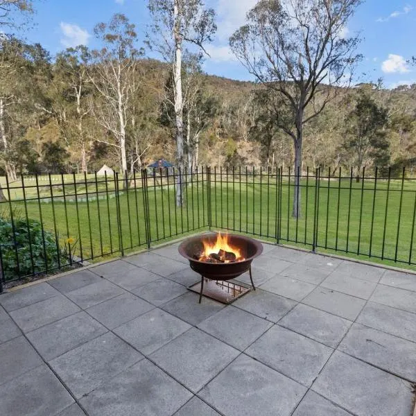 Parsons Flat River Barn, hotel en Dargo