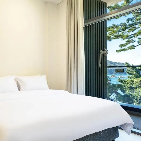 Hillsnorkelbeach hotel, hotel in Samcheok