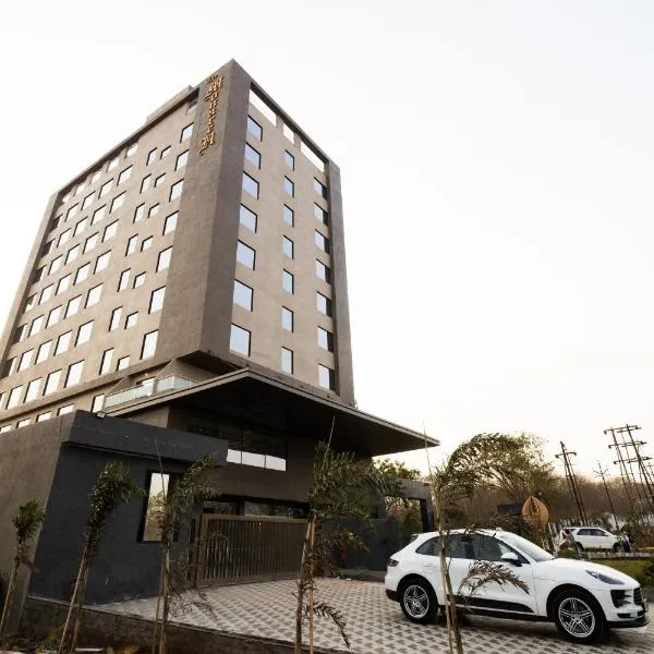 The Monarch at Chakan MIDC, Pune, hotel u gradu Chākan