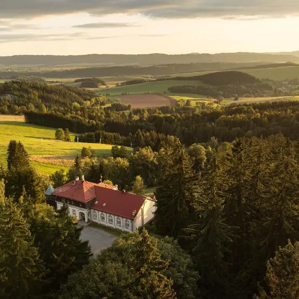 Hotel Zámeček Janovičky、ブロウモフのホテル