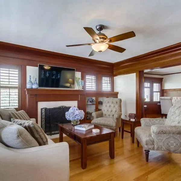 Cozy Craftsman Bungalow, Hillcrest/Mission Hills, hotel en San Diego