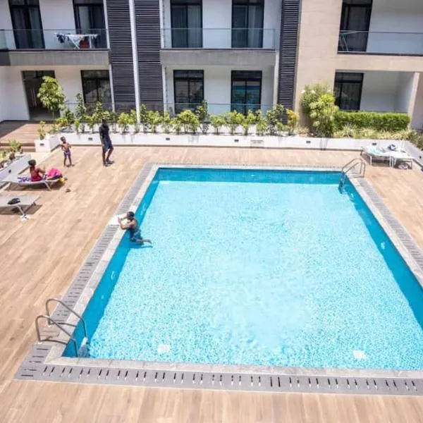 Classic Suite at Embassy Gardens W/pool view, hotel en Cantonments