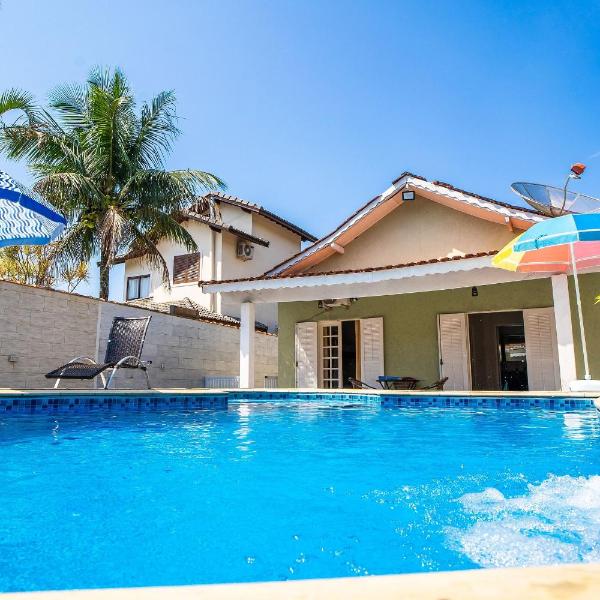Casa em condomínio fechado com piscina