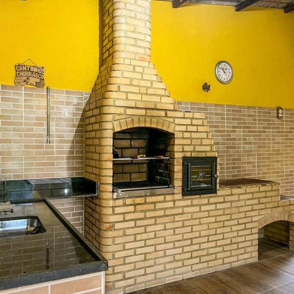 Casa com churrasqueira e piscina, perto de riacho - Foto 3