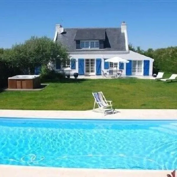 Maison "Ker Galinette " , Belle-Ile-En-Mer, Piscine chauffée et Jacuzzi, hotel v destinaci Bangor