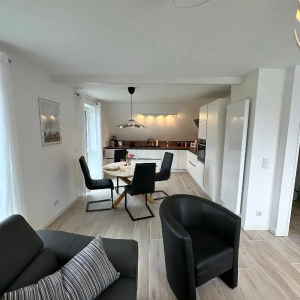 Helle, großzügige Ferienwohnung für 2 - 3 Personen mit Parkplatz + E-Ladestation in Buchholz, Nordheide, Hotel in Buchholz in der Nordheide