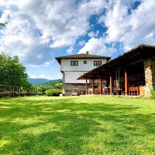 Family Hotel Byalata Kashta – hotel w mieście Kovachevitsa