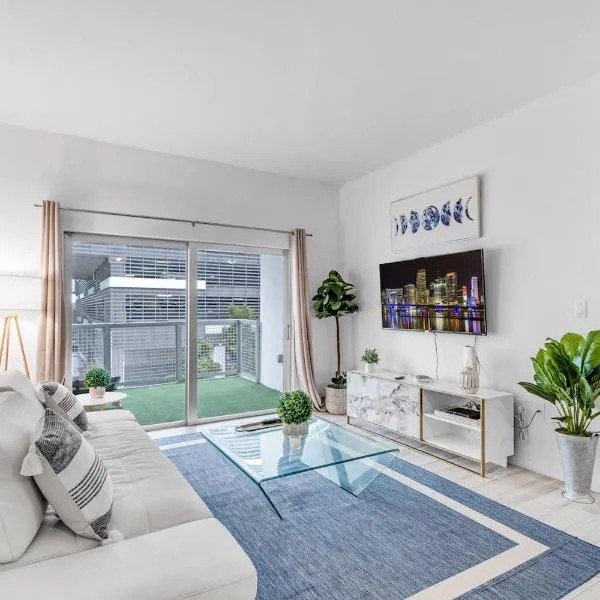 Lovely Unit Mins from Wynwood with Free Parking, hotel sa Miami