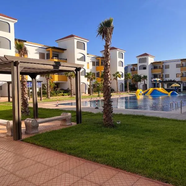 Luxueux appartement avec piscine à la Marina Saidia, hotel v destinaci Saïdia