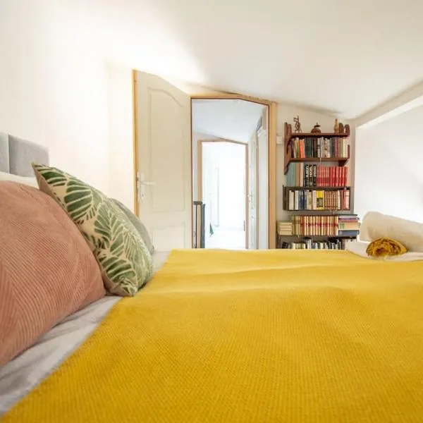 Central duplex apartment, hotel in Novi Sad