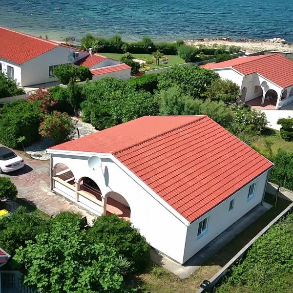 Viric DS - Ferienhaus Vir - 35m vom Meer, hotel v destinaci Vir