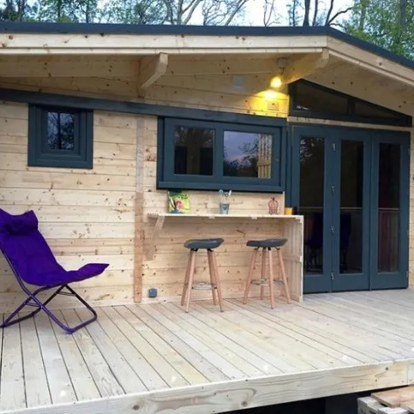 chalet nature sur la vallée de la Truyère, hotel in Lavastrie