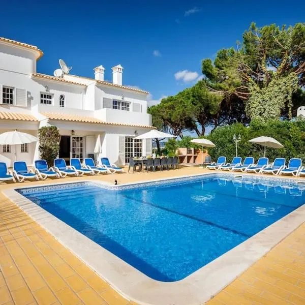 7 Bedroom Private Villa Tenazinha II, with pool, hotel v destinaci Albufeira