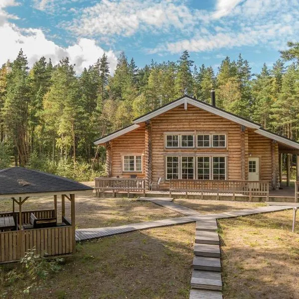 Holiday Home Valkealammi by Interhome, hotelli kohteessa Vehmainen