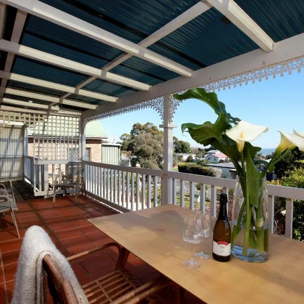 Sunset Balcony Bass Coast Beach House, hotel v destinaci Grantville