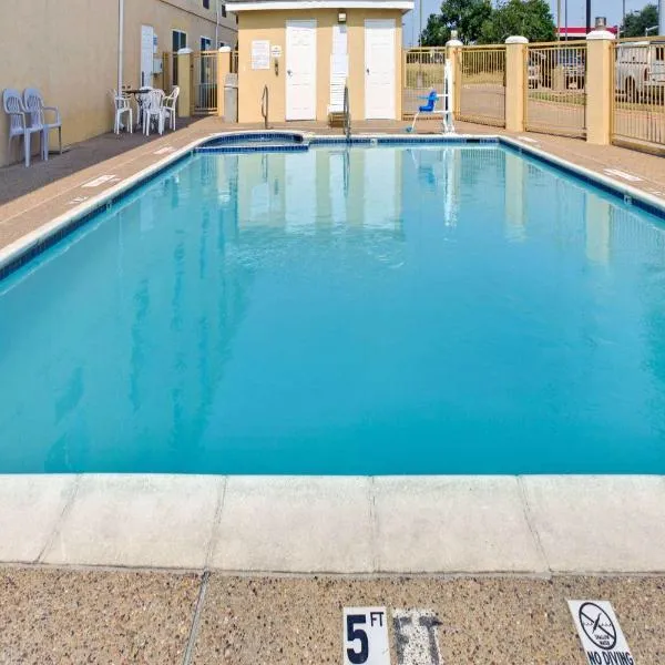 Days Inn by Wyndham Dallas Garland West, hotel v destinaci Garland