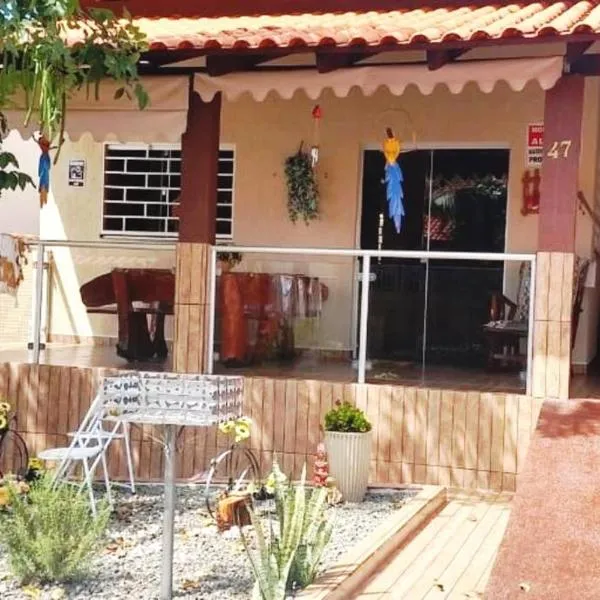 Casa em condomínio, churrasqueira privativa e piscina social, khách sạn ở Caldas Novas