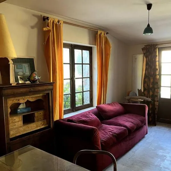 appartement Terra Cotta, hotel v destinaci Julienne