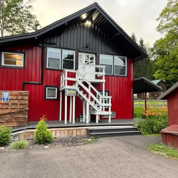 Froggy Goggle Barn, hótel í Marathon