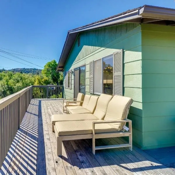 1 Mi to Whiskey Row Home with Fire Pit and Deck, hotel v destinaci Prescott