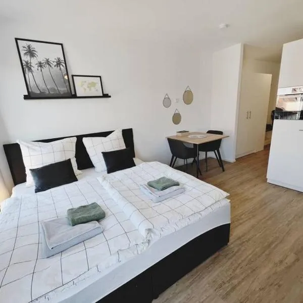TiCasa PALMS Zentral-Outlet-SmartTV-Aufzug-Stylisch-Unique, hotel in Metzingen
