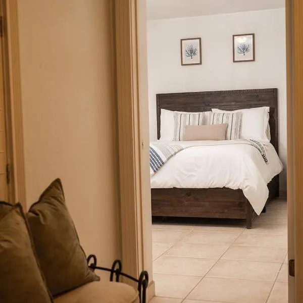 La Casa de Abajo, ξενοδοχείο σε San Antonio del Mar