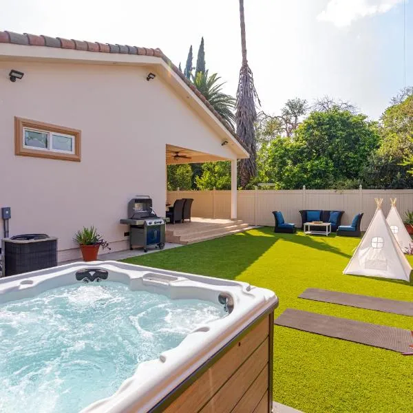 Regal 4 bed with hot tub close to Universal sleeps 15, hotel a Los Angeles
