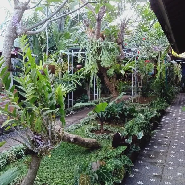 Buratwangi Tropis House, hotel v destinaci Kerobokan