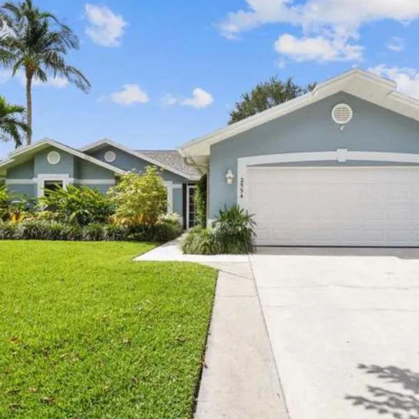 Florida house, 4br 2bt with private pool oasis, hotel v destinaci Naples