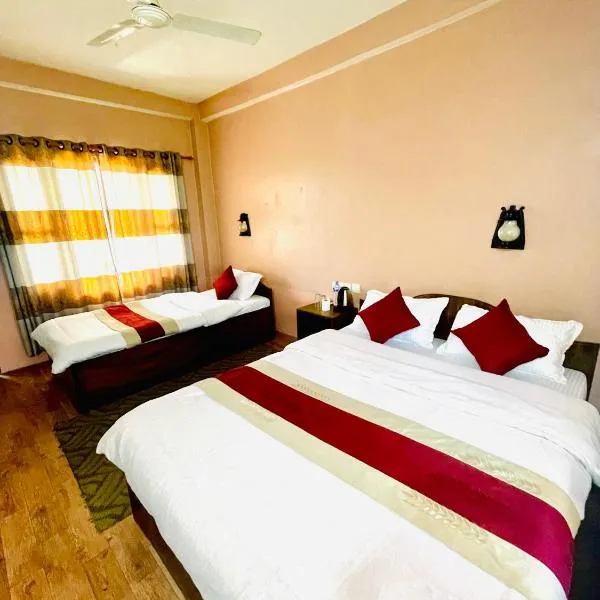 Hotel Tree Tops- A Serene Friendly Hotel in Sauraha, hotell sihtkohas Chitwan