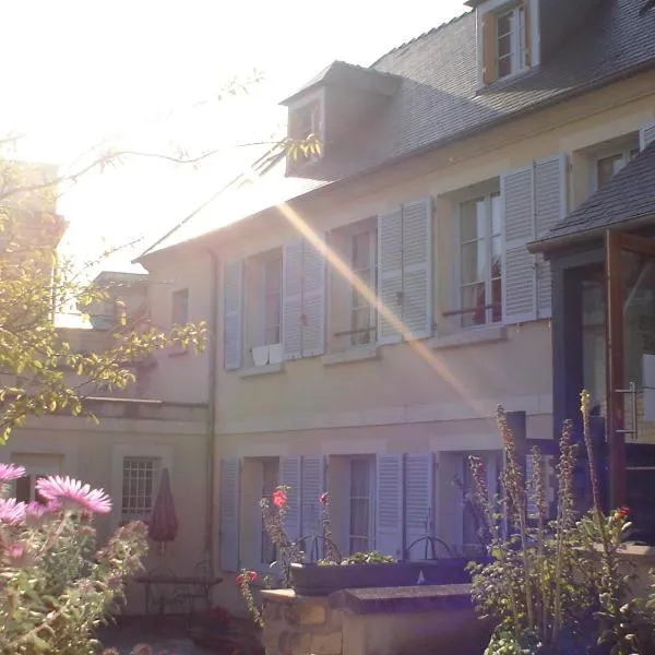 LOCATION à COUCY LE CHATEAU, hotel Coucy-le-Château-Auffrique városában