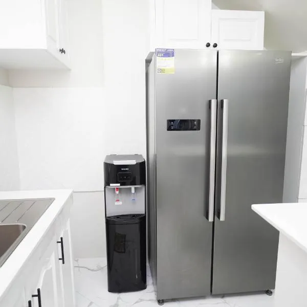 Luxurious Place Mountain View Spacious with WIFI Near SM Lucena โรงแรมในลูเซนา