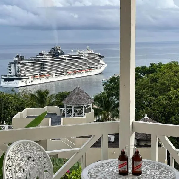 Hummingbird Retreat - Luxury Oceanview Apt, 7-Minute Walk to Beach, hotel in Ocho Rios