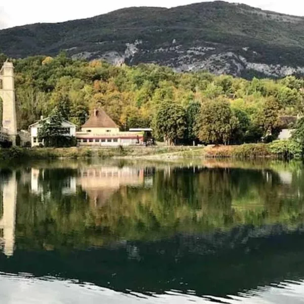 La Villa Bacchus, hotel v destinaci Groslée