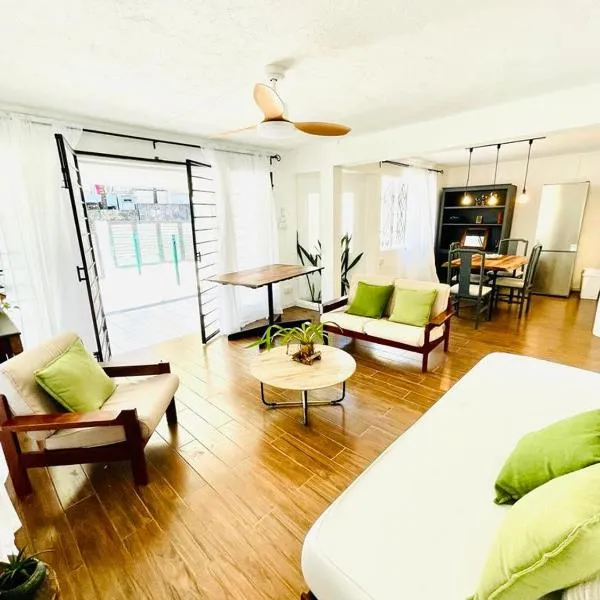 BLUE BEACH APARTMENT, hotel v destinaci Blue Bay
