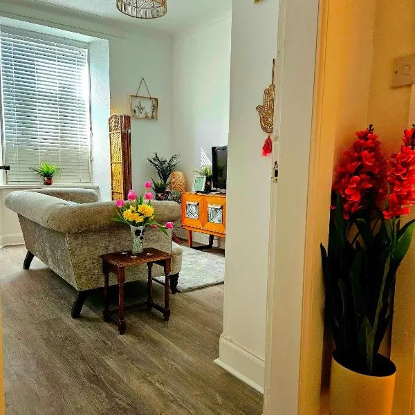 The Ferns - Shared Garden Apartment With Parking, ξενοδοχείο σε Darvel