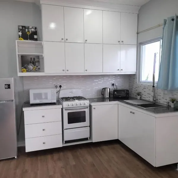 Serenity Seaview Suite，位于昂斯拉雷区的酒店