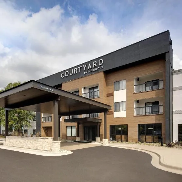 Courtyard Grand Rapids Airport、グランドラピッズのホテル