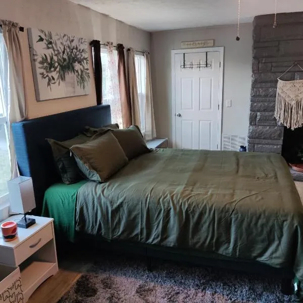 TRANQUIL OASIS - Private Rooms -Near Downtown Indianapolis, hotel i Indianapolis