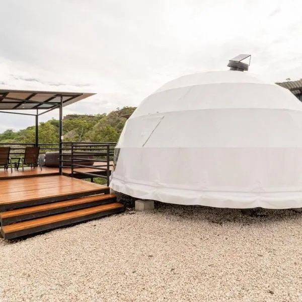 Glamping en Playa Potrero, hotel v destinaci Potrero