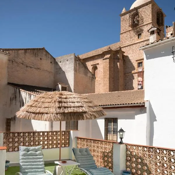 Balcón a la Sierra - Gran Casa con Terraza, Vistas y Chimenea, hotelli kohteessa Illora