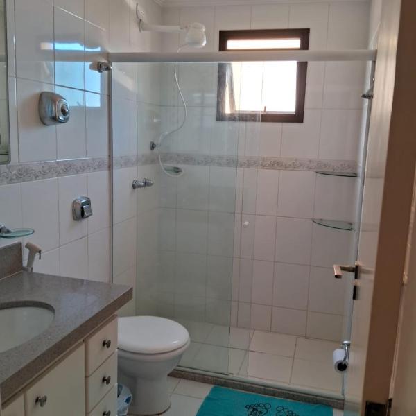 Apartamento na Praia do Morro -160 metros da praia -Ar condicionado e internet -Perto de tudo - Foto 3