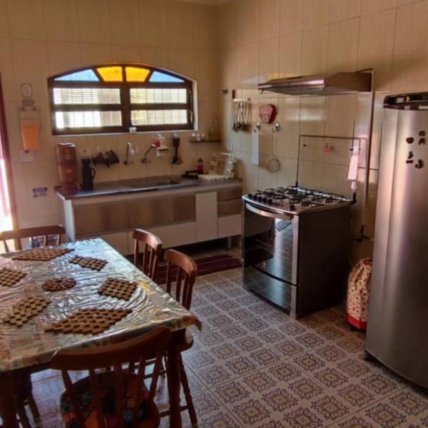 Casa Rosa de Peruíbe - Casa de Temporada 3 dormitórios, 10 hóspedes, piscina, wi-fi, netflix, 800 metros da praia - Foto 5