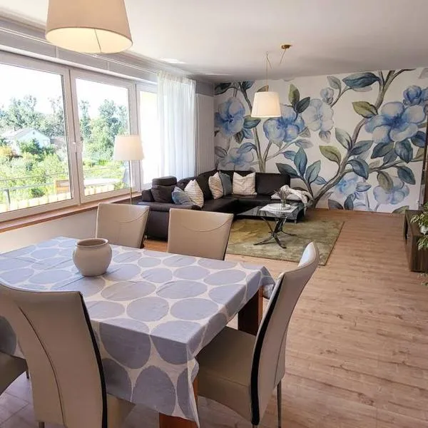 Unsere neue Ferienwohnung Hereinspaziert, hotel u gradu 'Weitramsdorf'