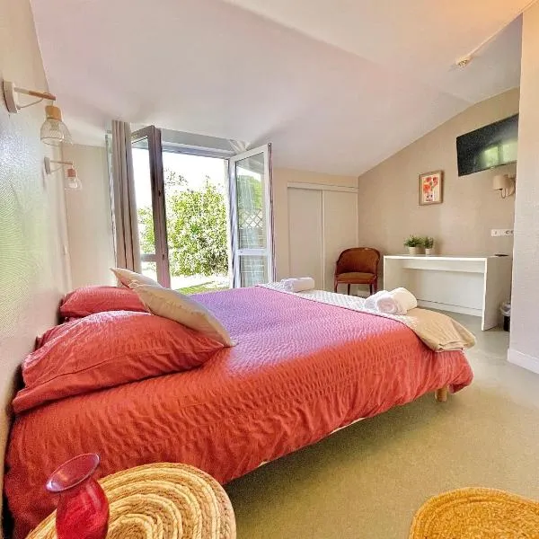 Chambres Domaine de Laléard, hotel in Saint-Hilaire-de-Villefranche
