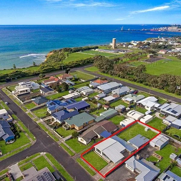Henty Bay Hideaway Portland, hotel in Portland