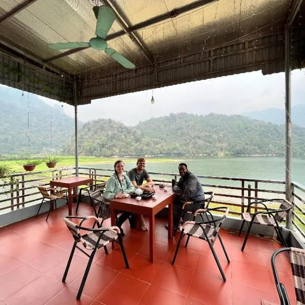 Nhà Nghỉ Sơn Lâm - Ba Bể lake Best view, hotel em Bak Kan