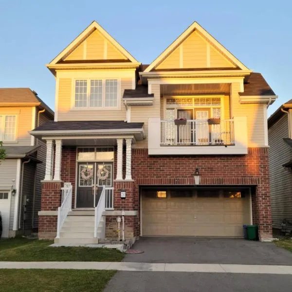 Niagara- Beautiful cozy Sunfilled big complete house minutes drive from Falls, hotel in Welland