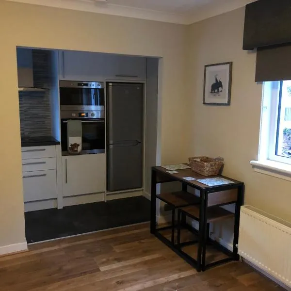 Ideally Located Modern Flat, hotel em Troon